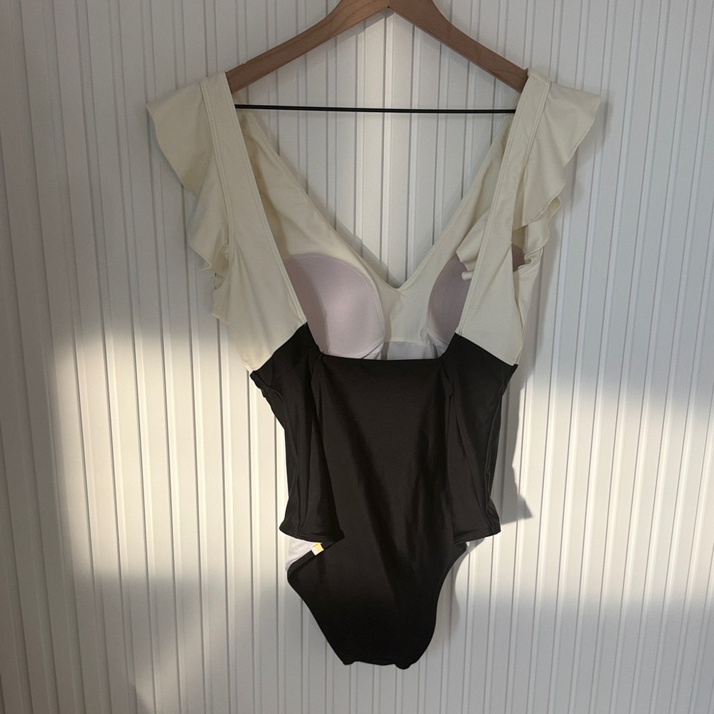 Summer salt Elegant  Black and White Ruffle Swimsuit - Picture 2 of 5